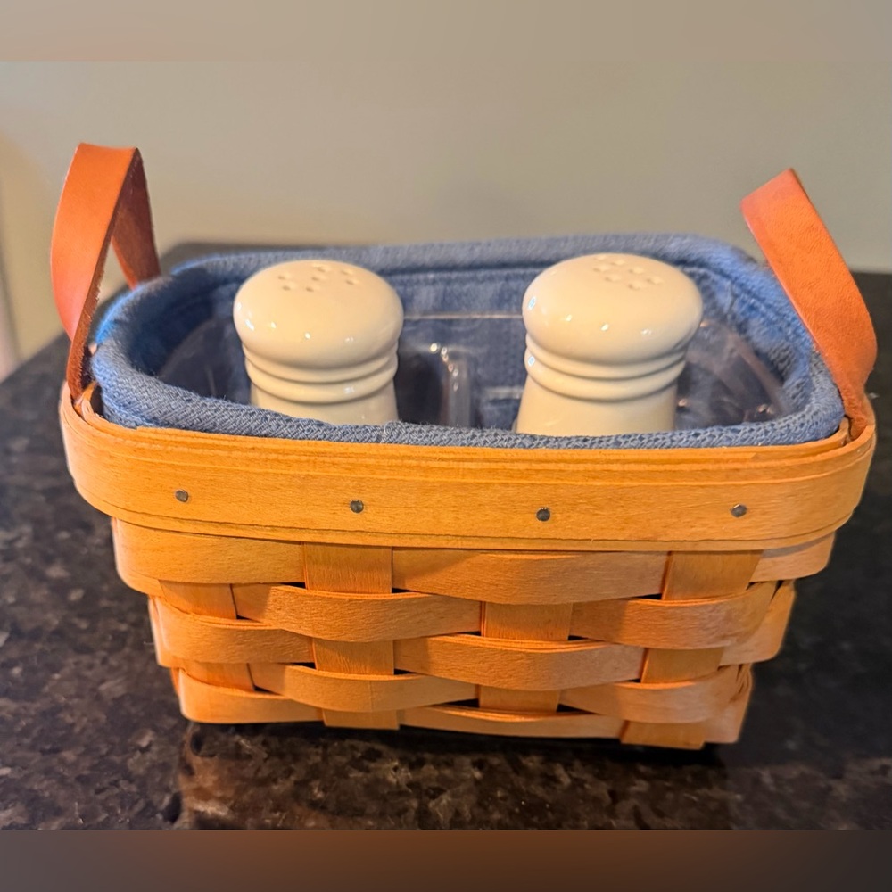 Longaberger Woven Basket ~ Salt & Pepper Set